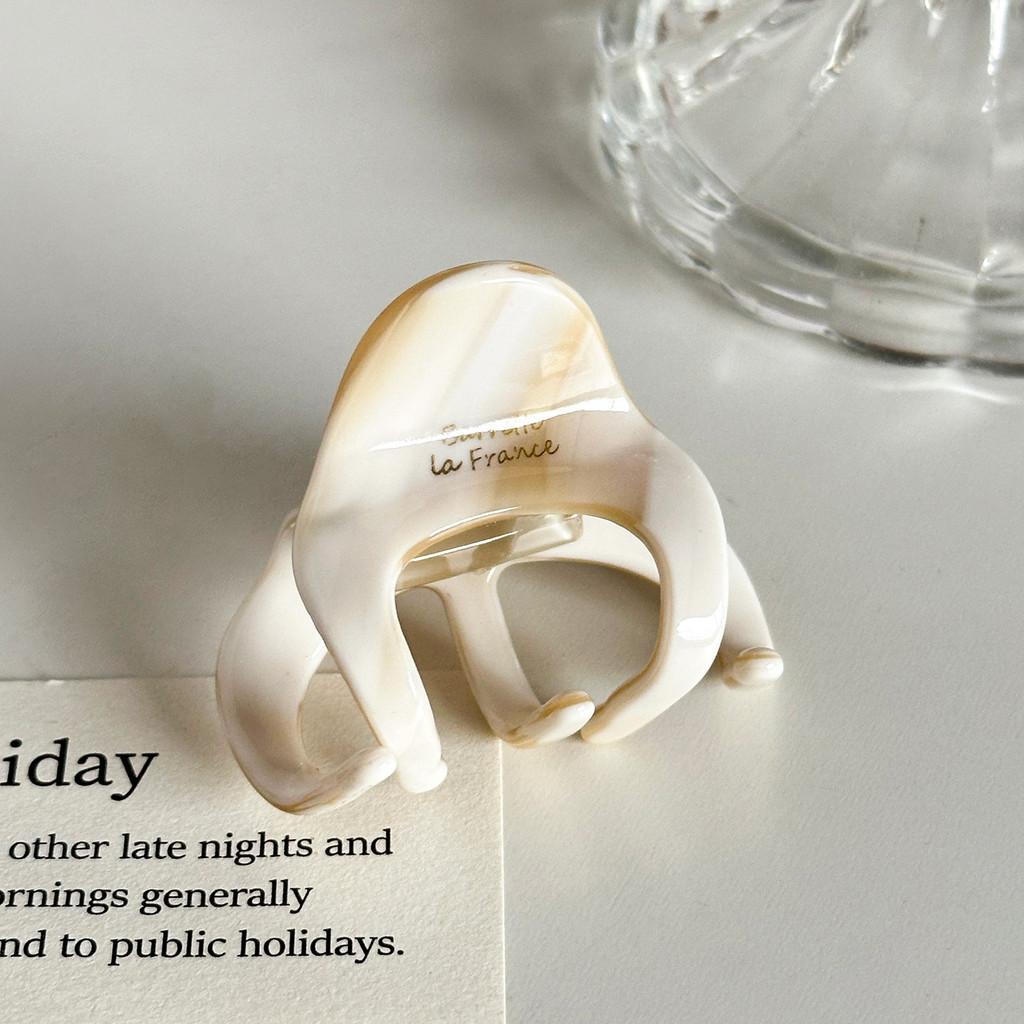 Elegant Korean Design Small Hair Claw Clip Chic Classy Hair Accessory Perfect For Everyday Use