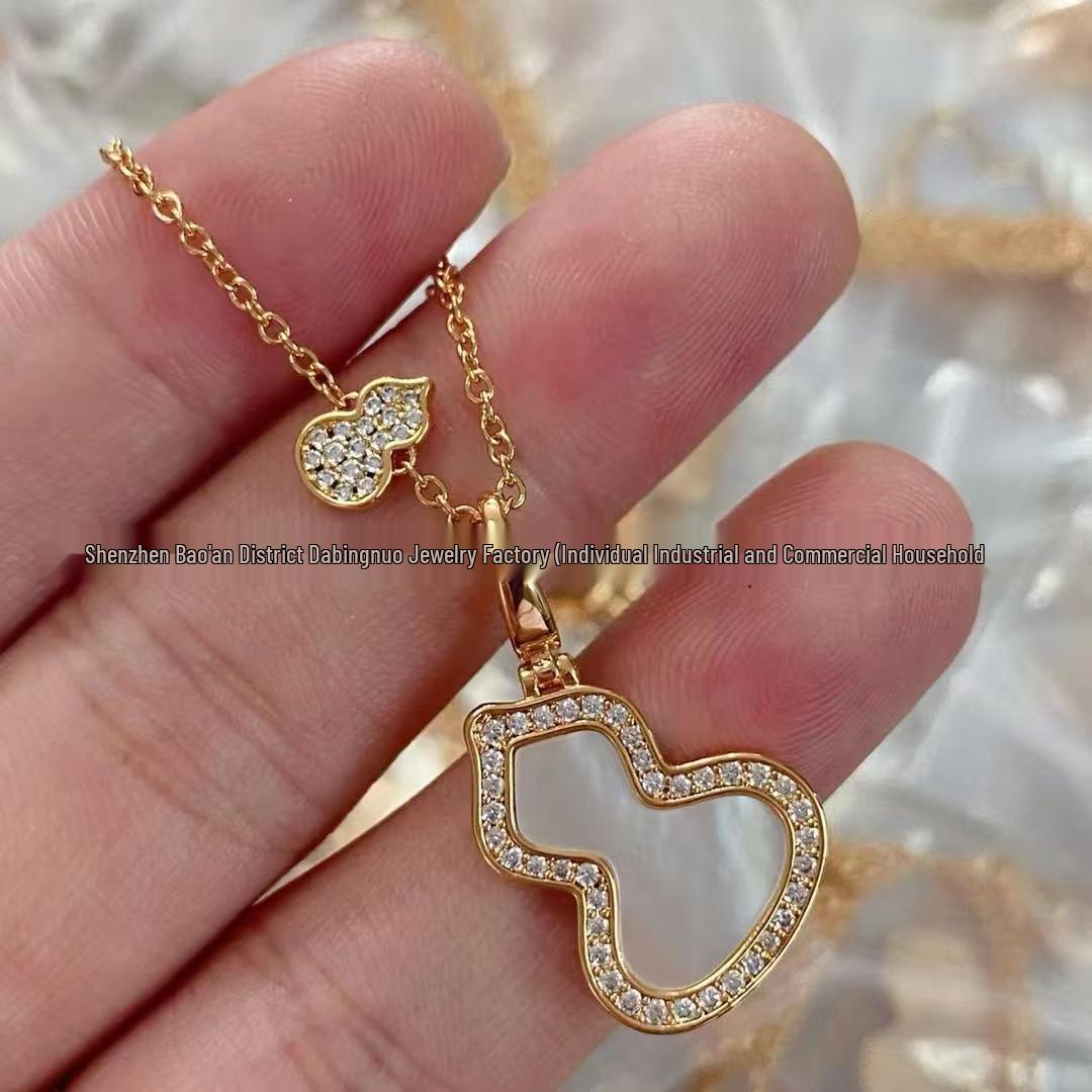 Elegant Red Agate Gourd Necklace: 18k Rose Gold Clavicle Chain in Vintage Light Luxury Style for Women Advanced Version
