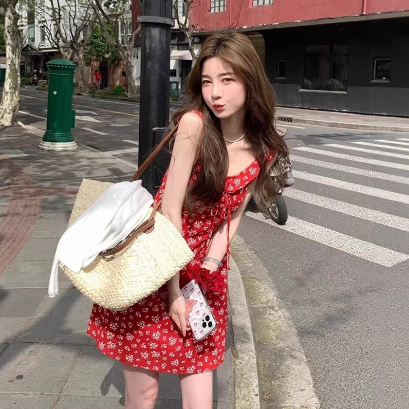French retro red floral small flying sleeve dress for women's summer slim and thin seaside vacation style sexy short dress