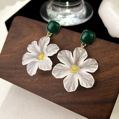 Retro elegantní minimalistické náušnice z akrylových květin pro ženy