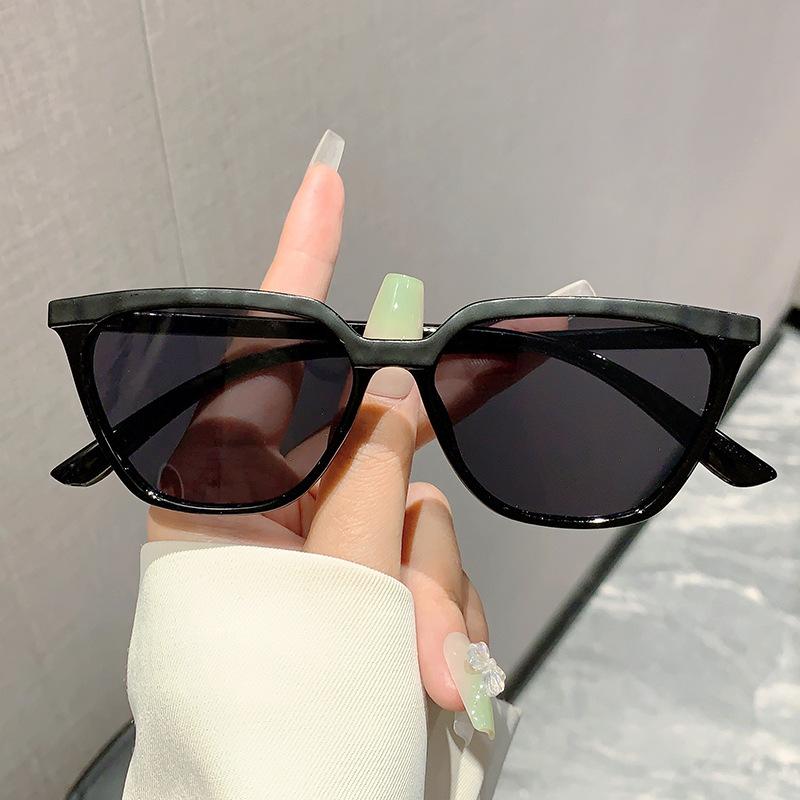 

Vintage Luxury Brand Designer Eyebrow Cat Eye Sunglasses Women For Men Sun Glasses Punk Popular Outdoor Double Color Shade Uv400