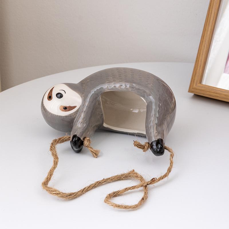 

Hanging Sloth Planter Indoor Ceramic Pot for Succulents, Air Plants Cacti Adorable Shelf Decor, Outdoor Garden Gift світло-сірого кольору