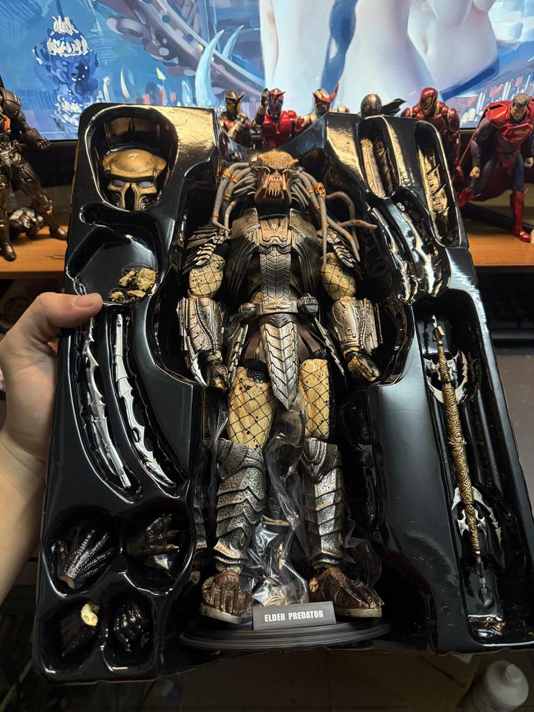 HC Predator Scar Raider 2018 Fugitive Flower Crab Predator Action Figure Model Ornament