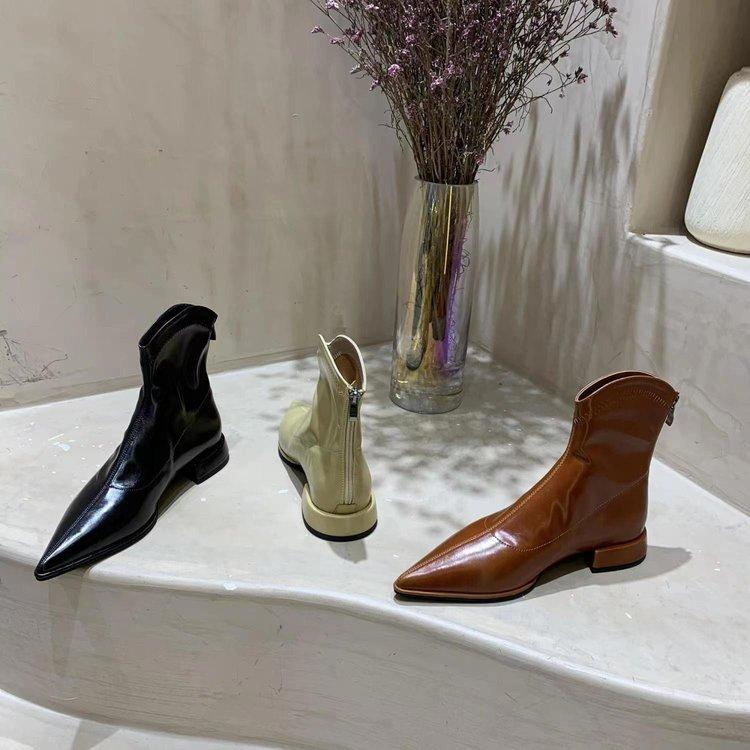 Schwarze dünne spitze flache kurze Stiefel Damen Frühling und Herbst Einzelstiefel 2025 neue Lackstiefel Kinder niedriger Absatz dünne Stiefel