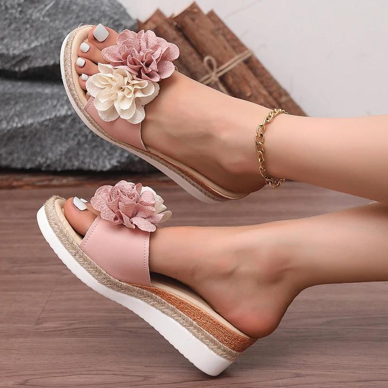 Fashion Pink Flower Decor Wedge Slippers for Women 2025 Summer Lightweight Non Slip Beach Shoes Woman Plus Size Fashion Platform Sandals