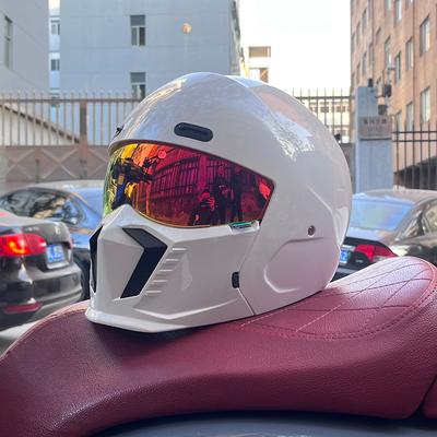 Schutzausrüstung – Motorradhelme