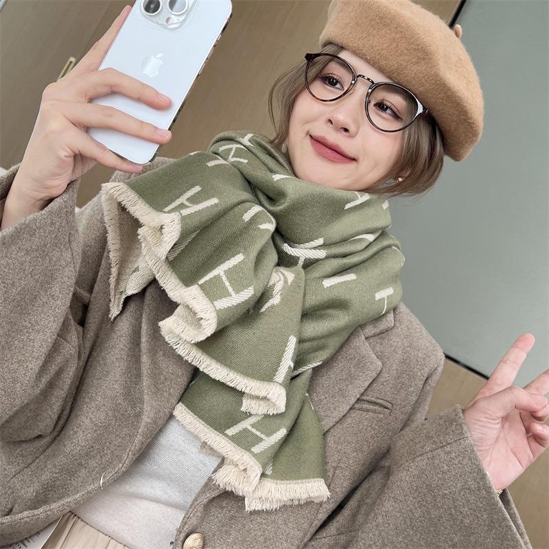 New imitation cashmere scarf women's high-end sense letter carriage short beard fringed scarf light luxury thickened warm shawl