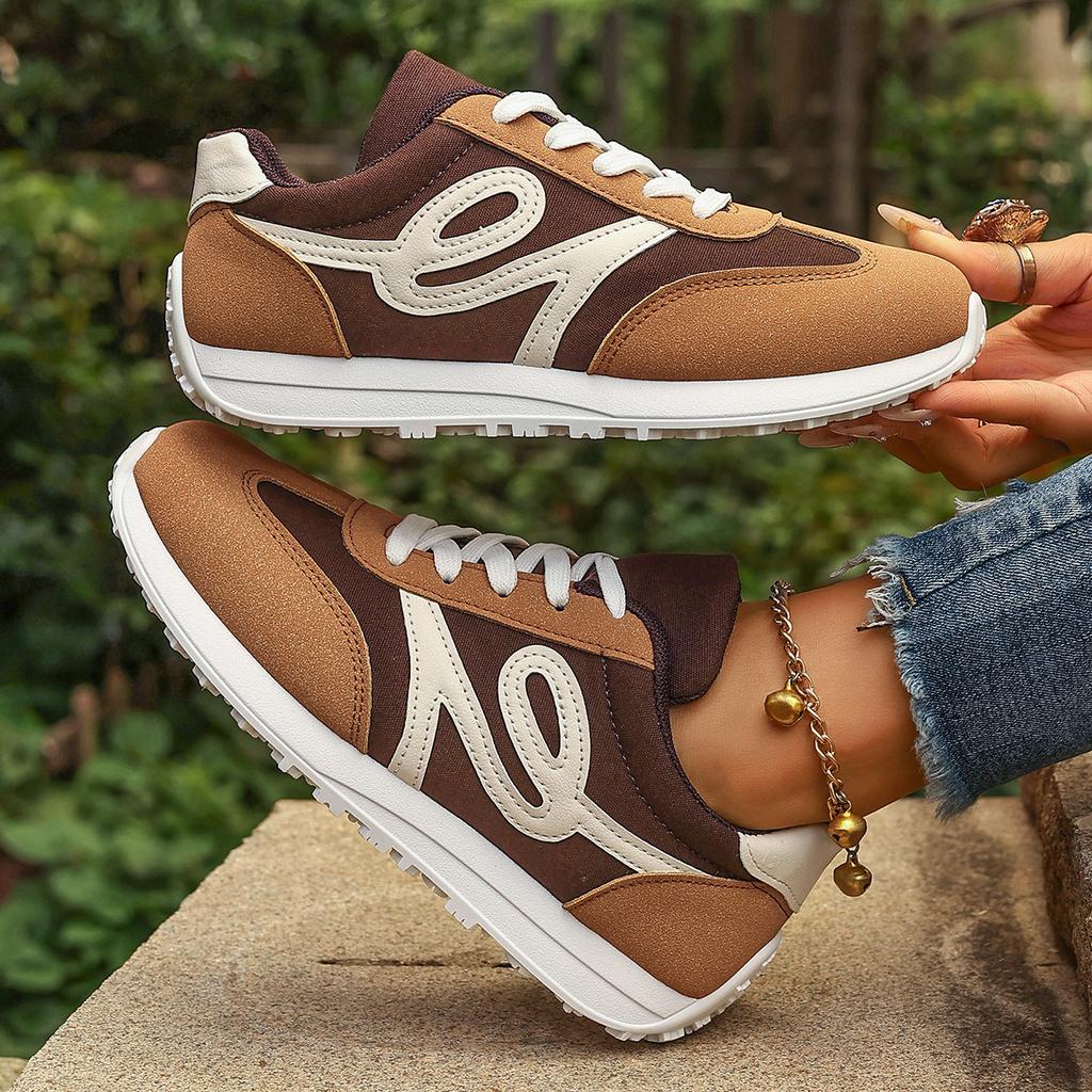 Fashion Large Size Women Casual Sneakers Lightweight Outdoor Sneakers Women Spring Autumn New Lace Up Comfortable Designer Shoes Women