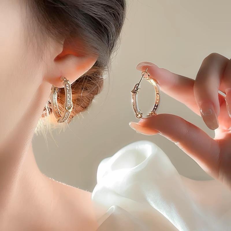 White Zircon Earrings French Retro Light Luxury High-end Earrings Temperament Fashionable Versatile Earrings Women