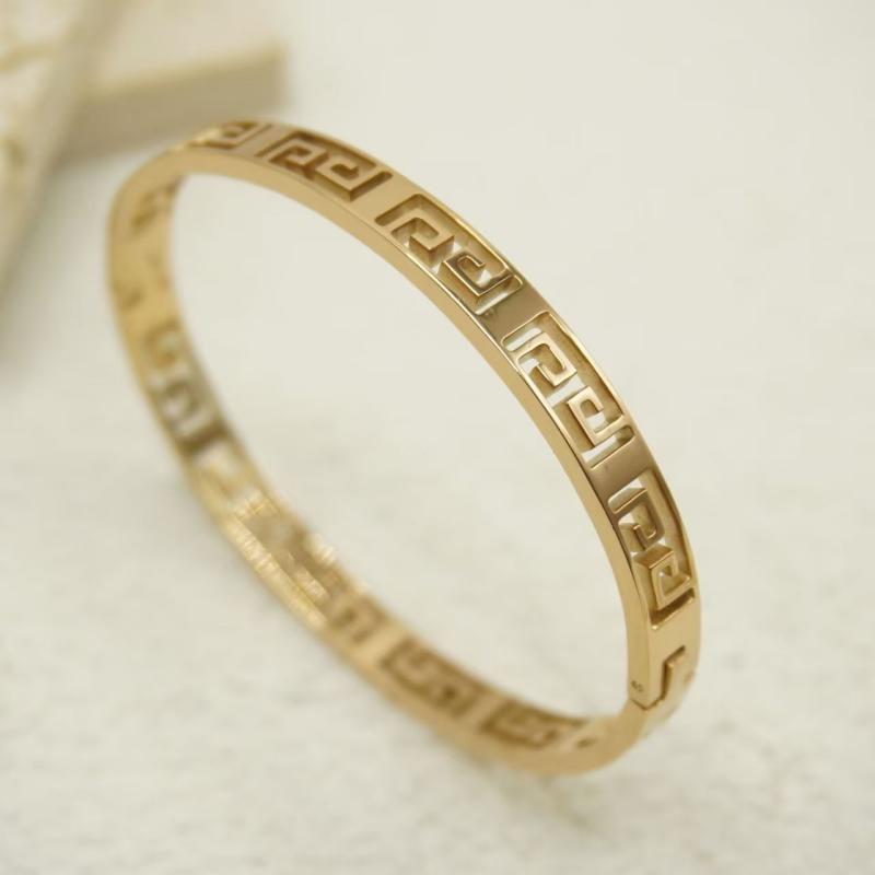 Designer Fashion 18K Gold-Plated Bracelet New Buckle Bangles Jewelry Collection