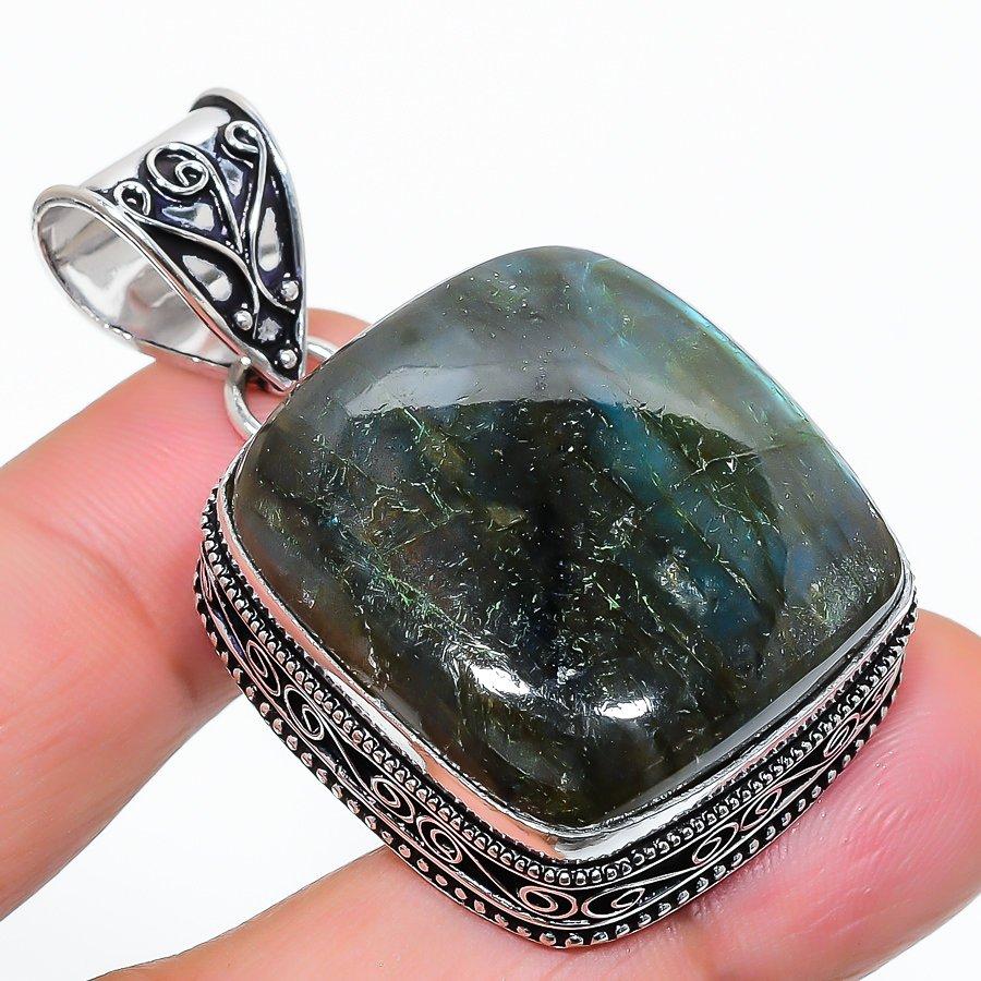 

Vintage Labradorite Gemstone Handmade Ethnic Jewelry Pendant 1.93 VR-2122