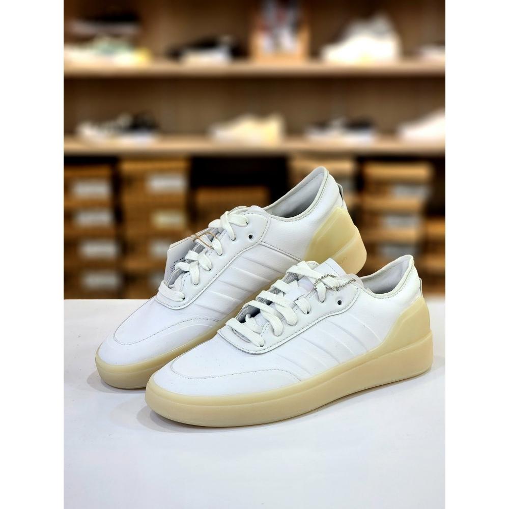 

Кроссовки унисекс adidas Coat Revival HP2603