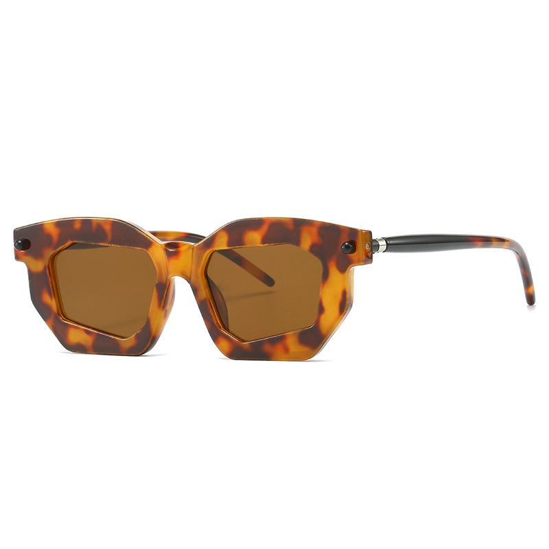 Punk Vintage Sunglasses Women Men Luxury Brand Designer Sun Glasses Outdoor Driving Rivet Shades UV400 Protection