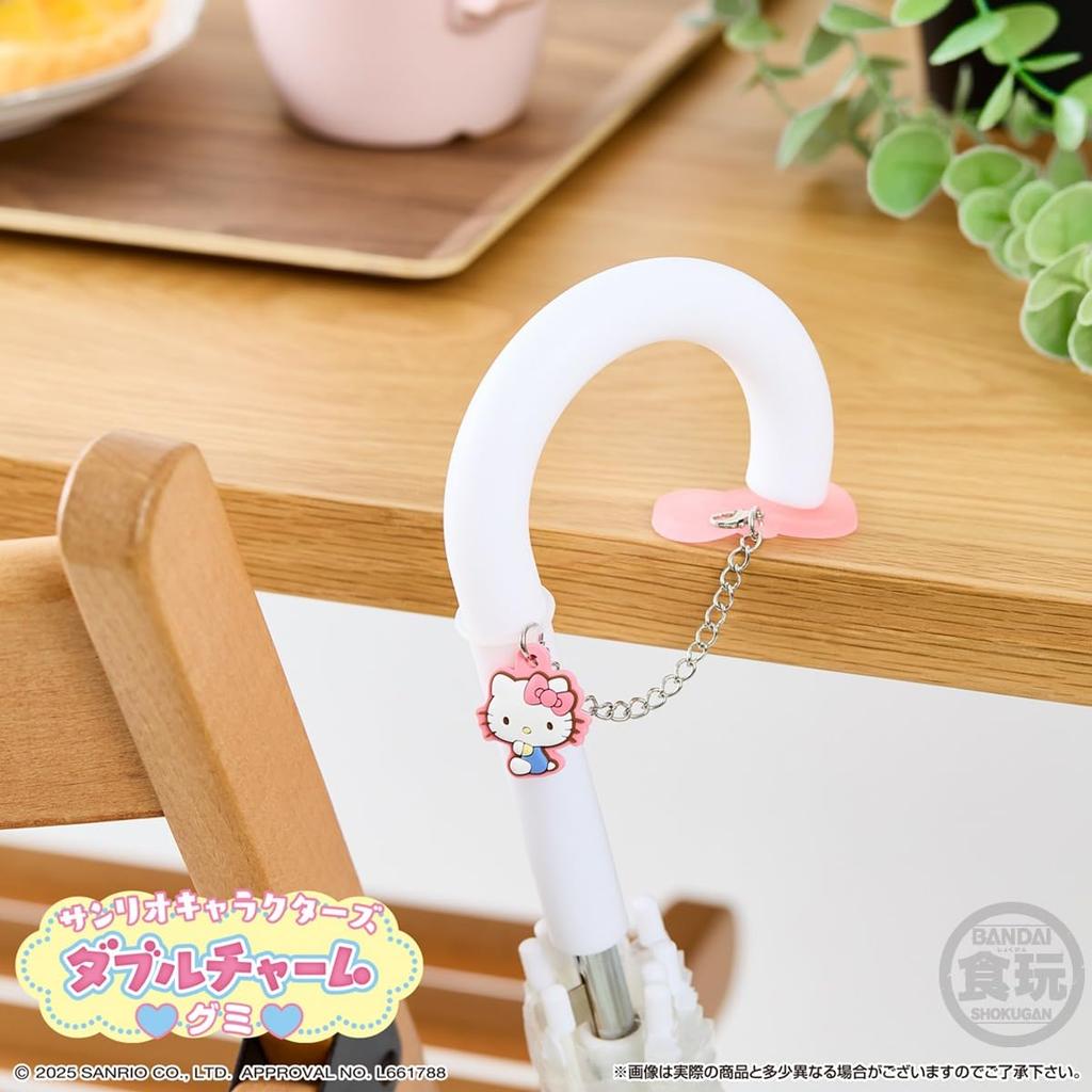 Sanrio Charaktere Doppel-Anhänger Gummibärchen-Box Süßigkeiten, 12 Stück (Süßigkeiten-Spielzeug)