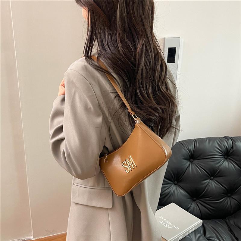 2025 Summer New Camera Bag Fashionable Shoulder Underarm Bag Women's Simple Fashionable Letter Small Square Bag