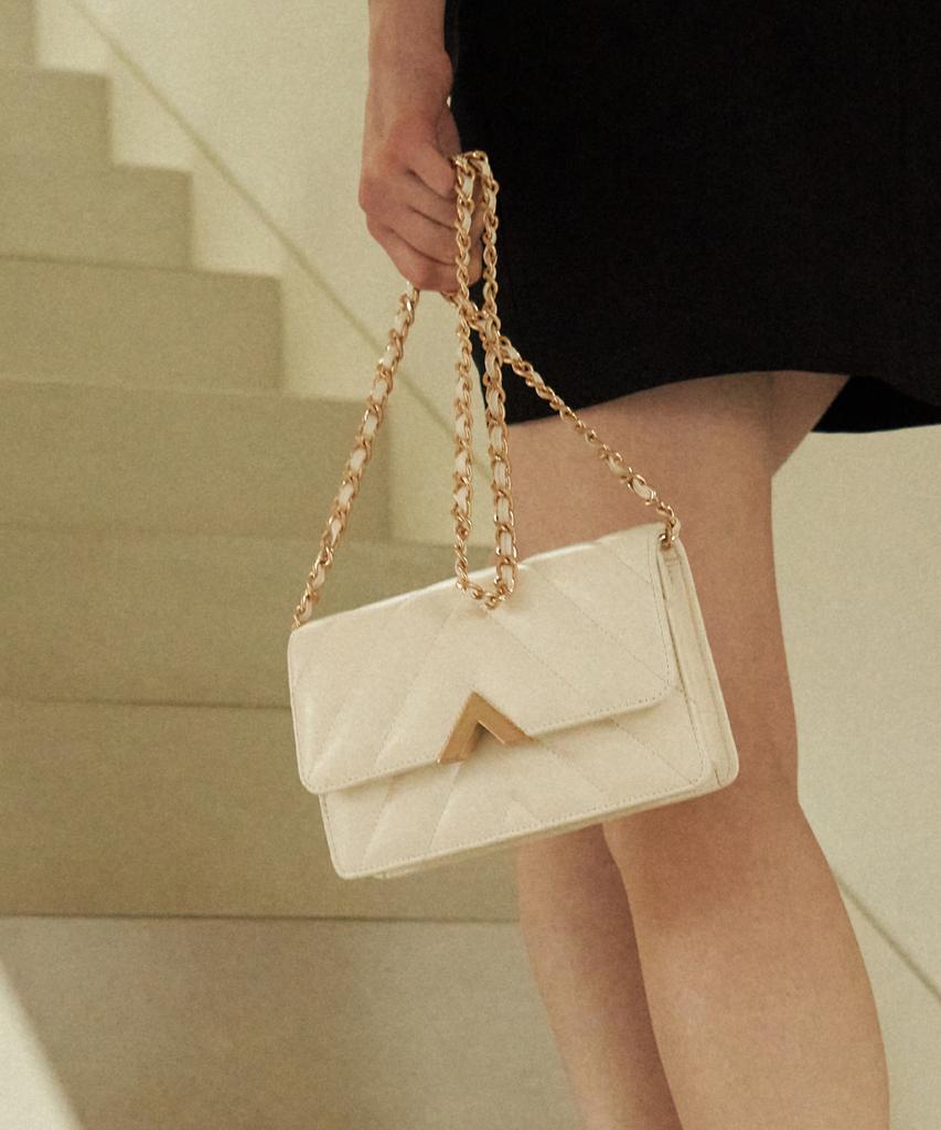 Valluat Selly Woc Chain Mini Bag_White Beige