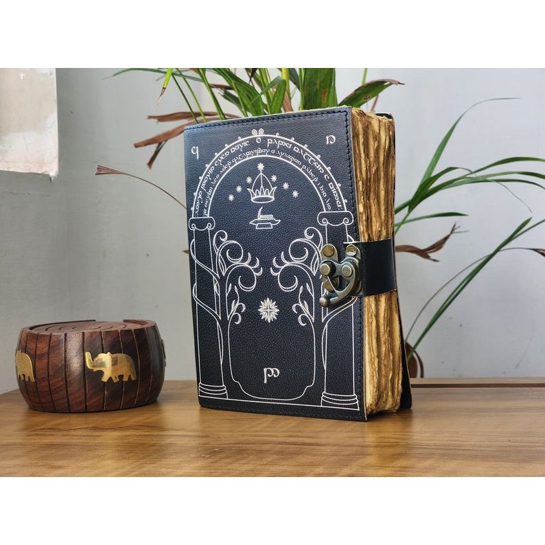 

Кожаный журнал, Врата Дурина, Толкин Властелин колец, Подарок для него, подарок для нее, Книга теней, фэнтези-журнал, свадебная книга пожеланий 7 x 5 in