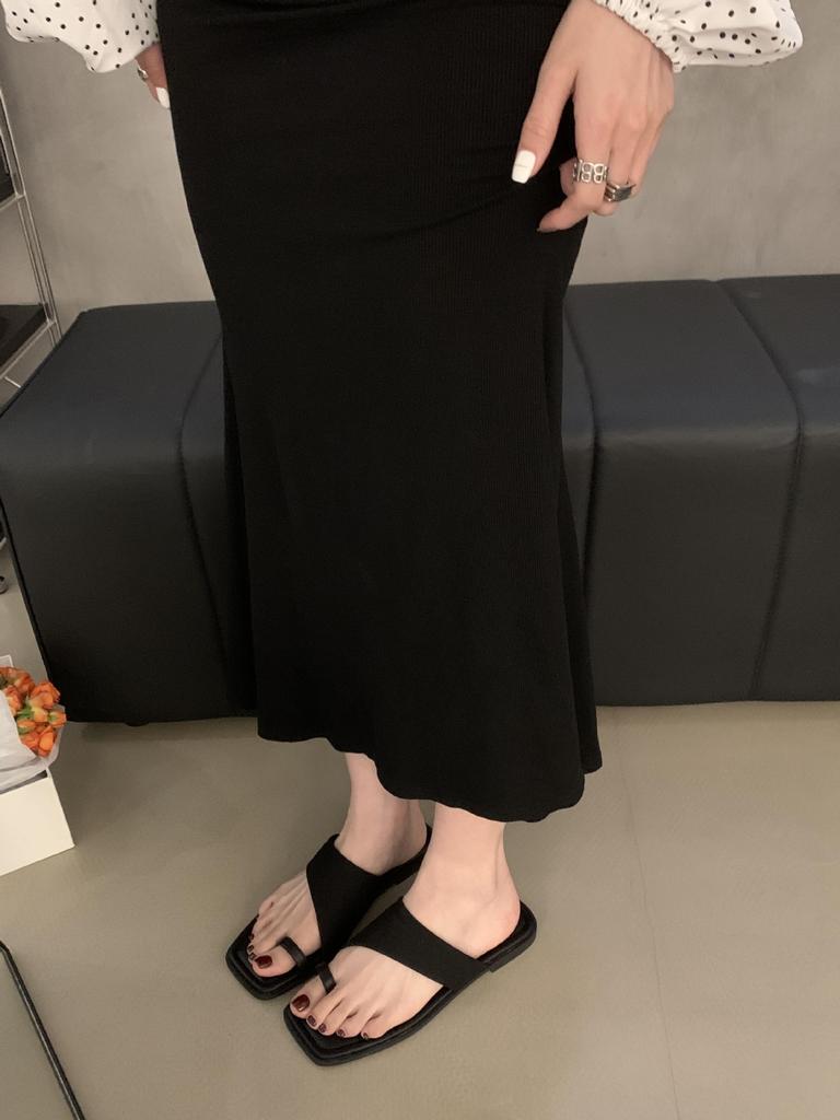 Set of toe slippers women's shoes flat bottom casual versatile daily sandals summer new outdoor temperament square head non-slip simple