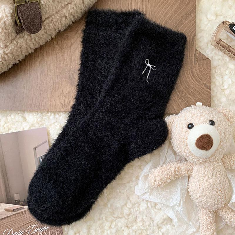 

Winter Warm Floor Socks Fleece Thickened Embroidered Furry Socks Soft Cartoon Sleep Socks Women Mink Velvet Bow Mid Tube Socks M чорний