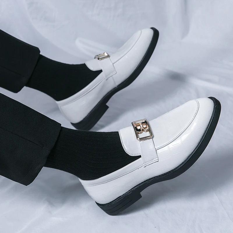 Luxury Designer New Pointed Metal Decoration Loafers Man Shoes for MenFormal Wedding Prom Dress Shoes Men