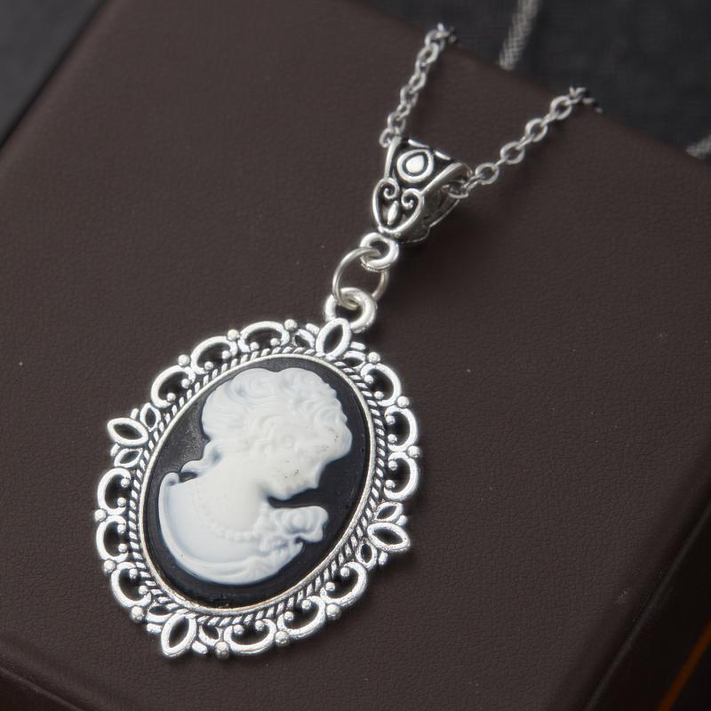 New Gothic Head Pattern Oval Pendant Necklace, Women's Personalized Trendy Festival Party Accessories