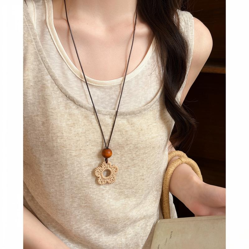 Retro new Chinese ethnic style woven long necklace women s high-end bohemian matching clothes old money accessories