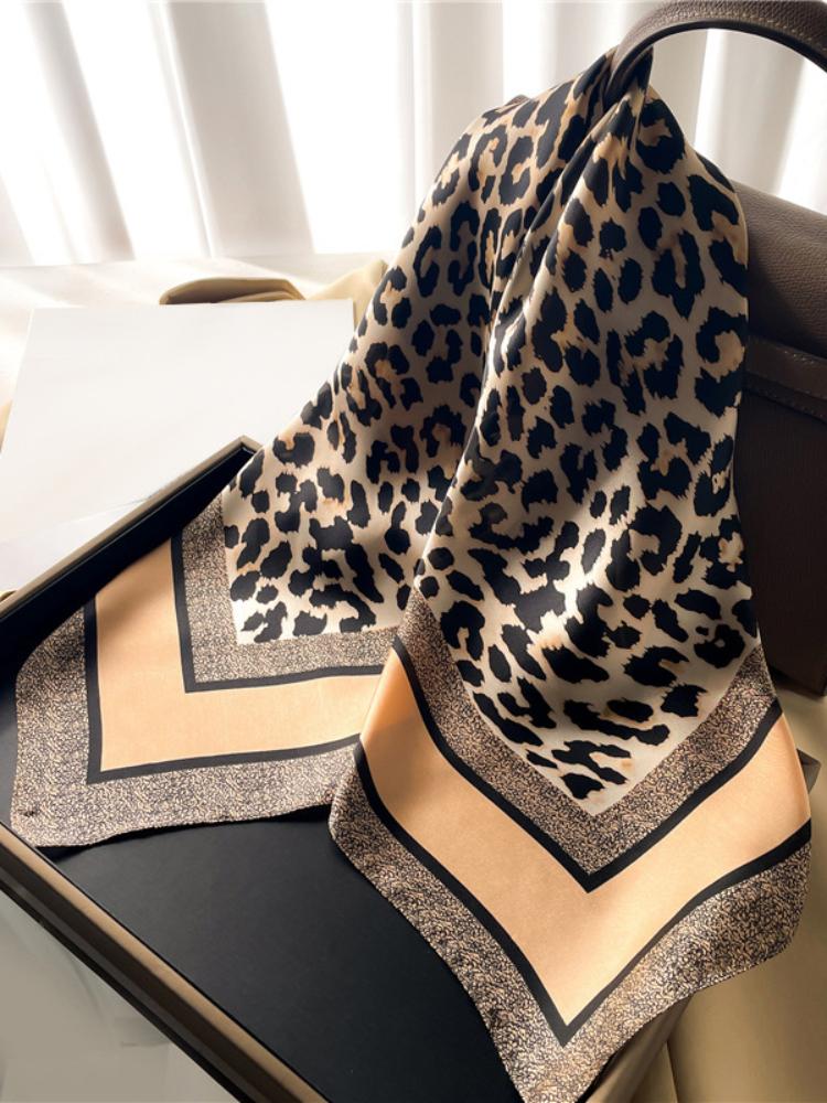 Lenço Fashion 70*70cm Estampa de Leopardo Para Mulheres PrimaveraVerão Bordas Macias de Cetim Lenços Quadrados Proteção Solar