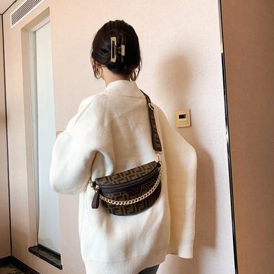 Nová Dámska Stovky Bedrová Taška Dievčatá Hrudná Taška Široký Ramenný Popruh Jednoramenná Crossbody Taška Módna Reťazová Dekorácia PU