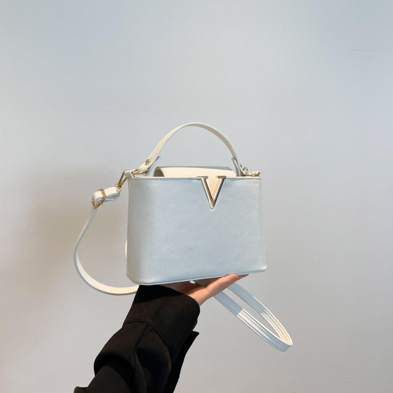Fashion and high-end summer new light luxury texture niche versatile shoulder messenger handbag