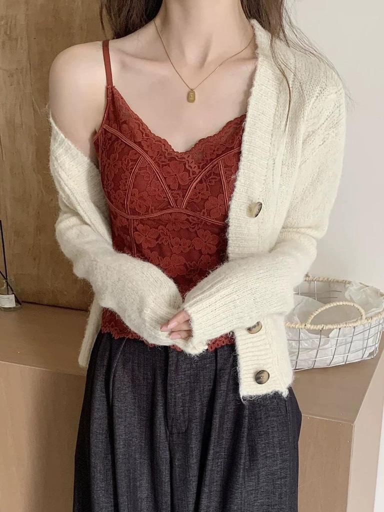 Gebürstetes warmes V-Ausschnitt-Camisole aus französischer Spitze mit Brustpolstern für Herbst & Winter