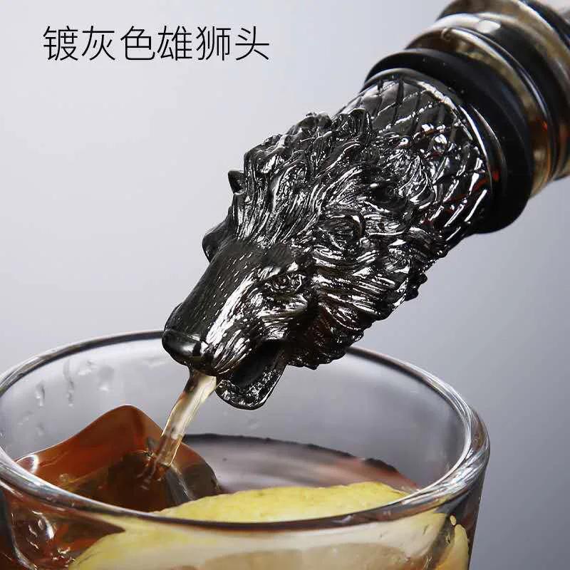 1 Stück Tierkopf-Weinausgießer Zinklegierung Hirsch Elch Löwe Leopard Wolf Adler Drache Wein-Ausgießstutzen Verschluss Club Bar Zubehör