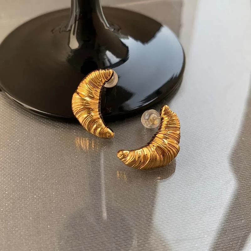 Exaggerated Metal Croissant Stud Earrings For Women Vintage Gold Color C-Shape Twisted Huggie Earrings Jewelry 2026 Trendy