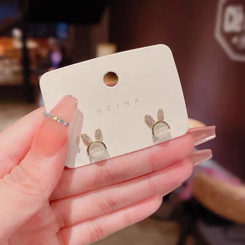Fashion design sense Cute bunny fringed earrings Female creative sweet and cool exquisite stud earrings Versatile personality trendy earrings