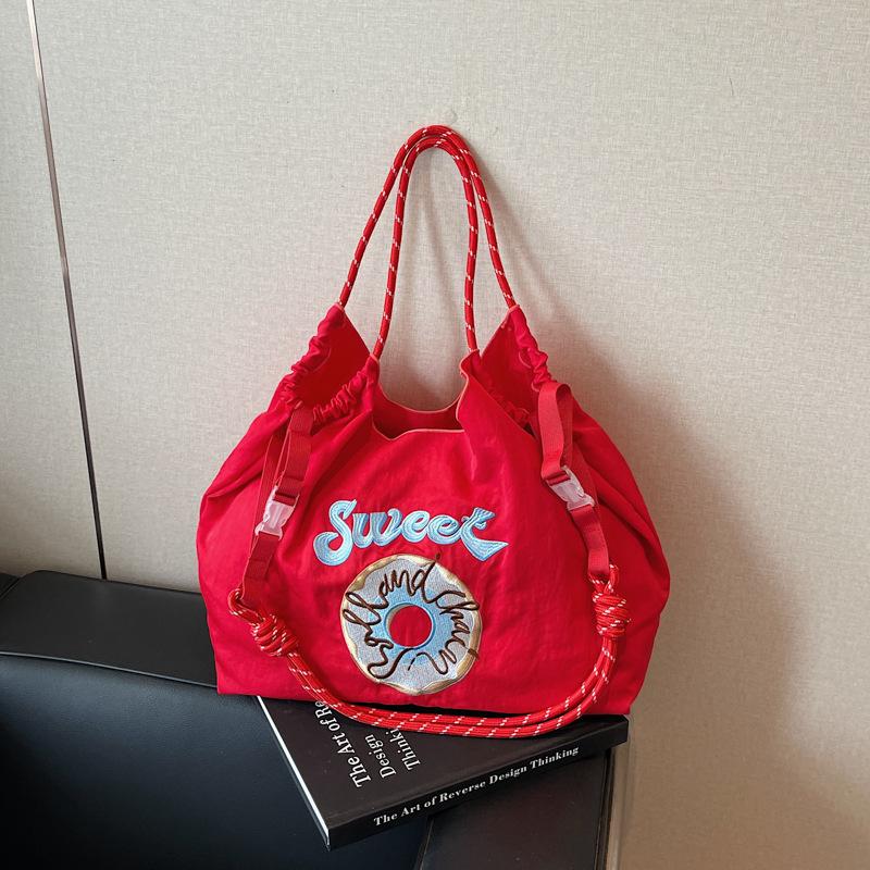 

Легкая повседневная тканевая сумка женская новая летняя вышитая сумка-тоут большой вместимости, универсальная сумка-мессенджер для поездок на работу красный