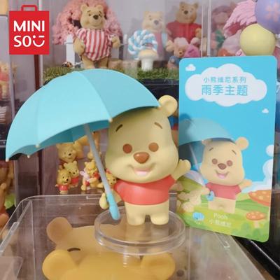 MINISO Slepý Box Série Medvídek Pú Téma Deštivé Období Modelová Panenka Kawaii Animace Periferie Dětské Hračky Vánoční Dárek