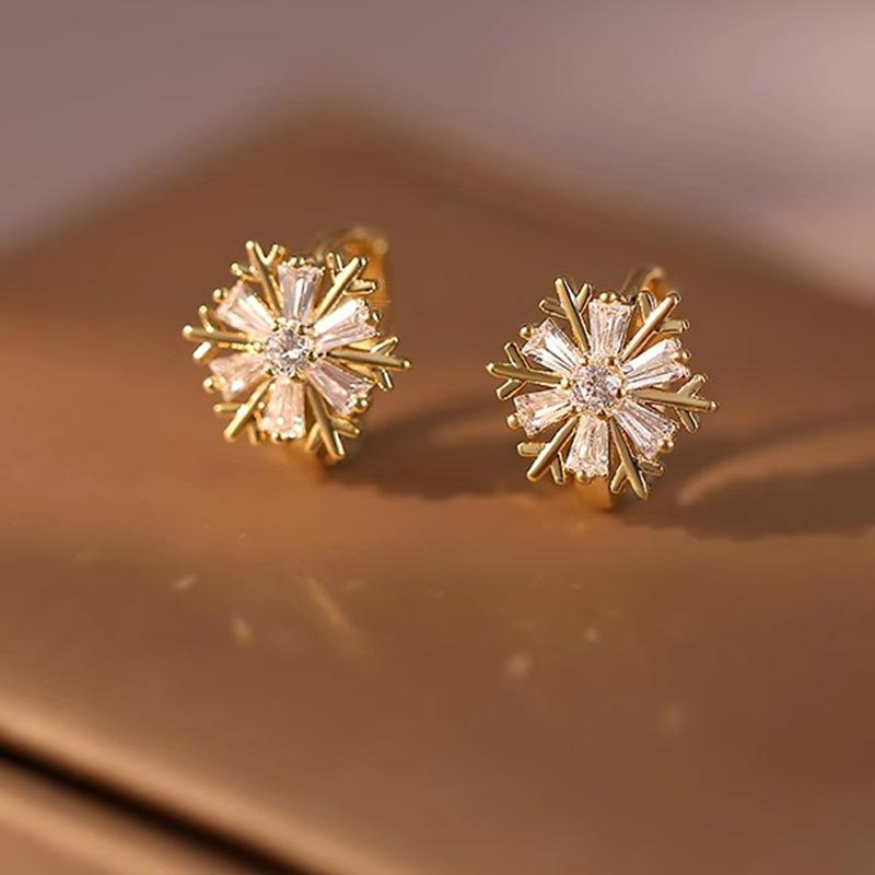 Luxury Zircon Earrings Buckle Women Simple Stylish Snowflake Hoop Earrings Elegant Trendy Banquet Daily Wear Jewelry Accessories