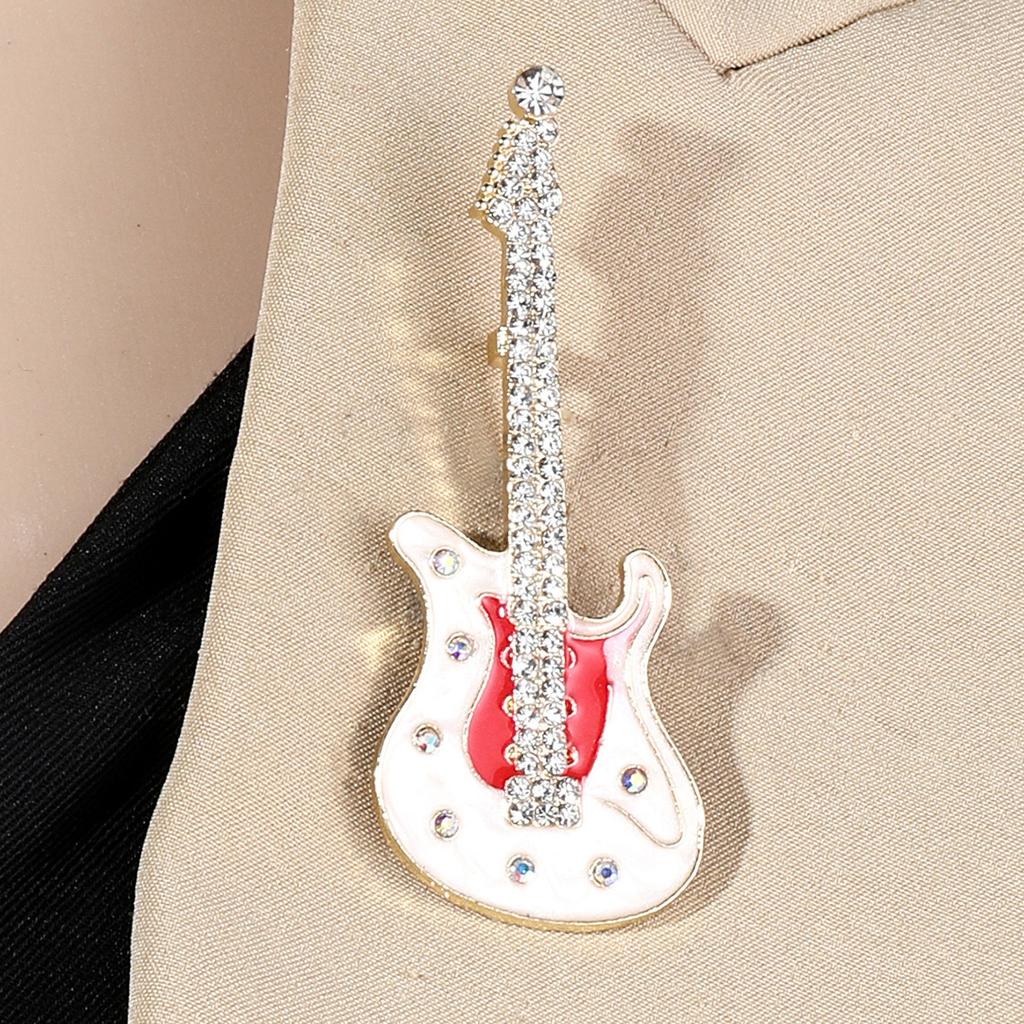 Music Guitar Design Metal Inlaid Rhinestone Brooch Cartoon Exquisite Art Instrument Emblem Pins Jewelry Clothing Accessories