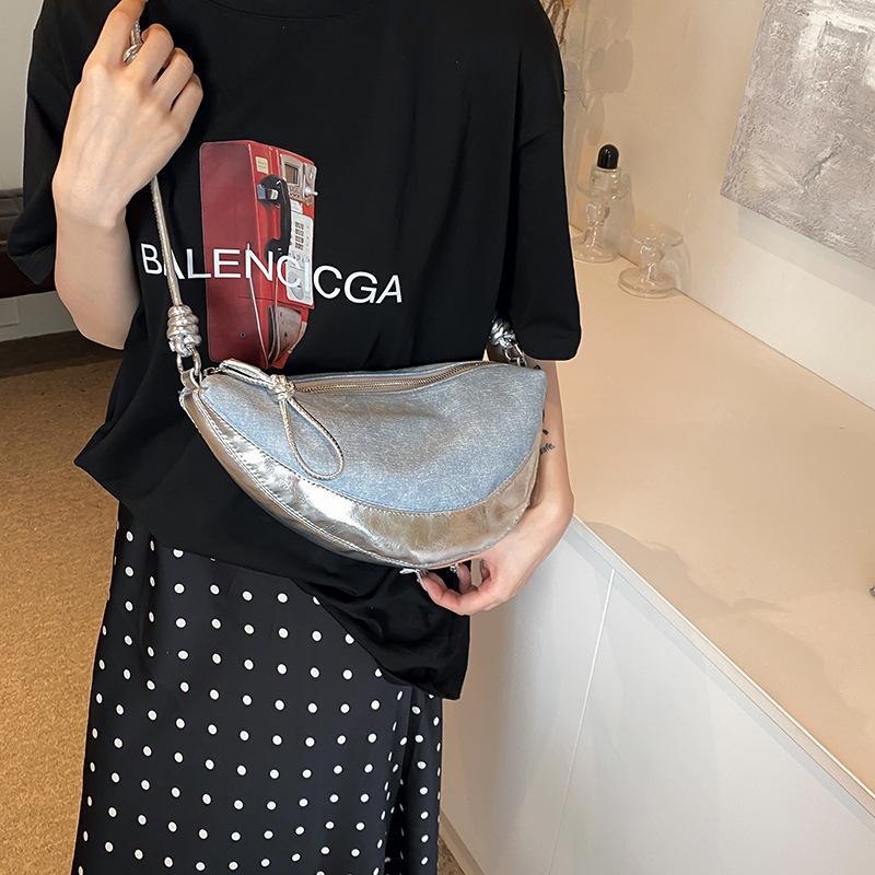 Premium Texture Bag Women's Large Capacity New Casual Niche Design Shoulder Messenger Bag Commuter Dumpling Bag