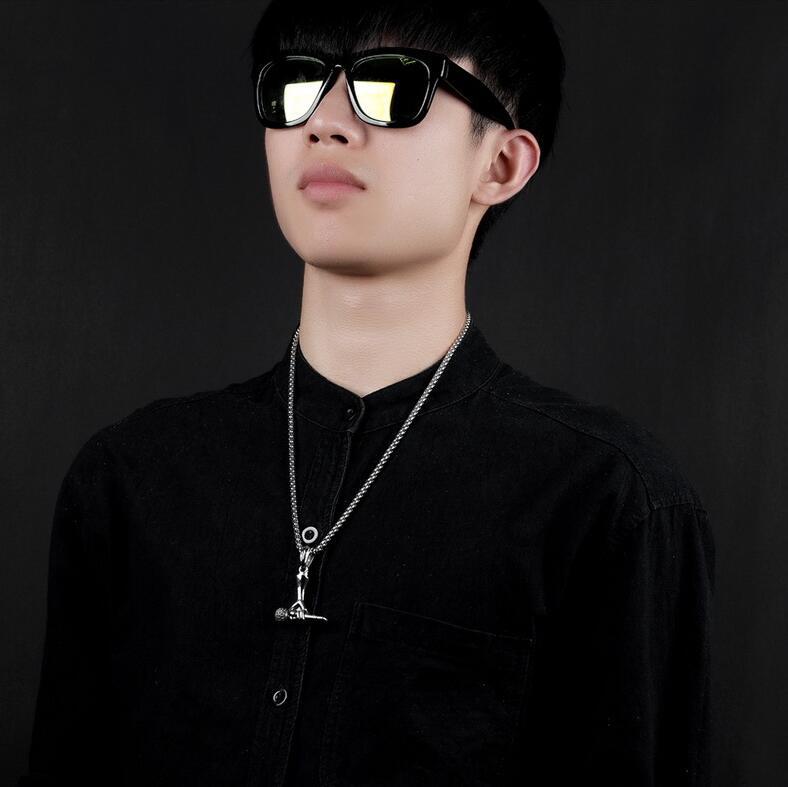 New Jewelry Creative Male and Female Singers Holding Microphone Microphone Necklace Rock Hip Hop Necklace