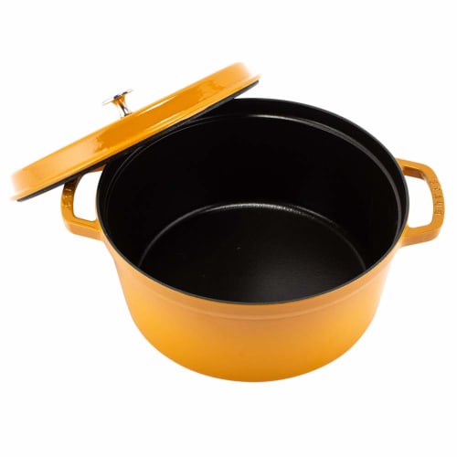 Staub Pico Cocotte Round 28cm Mustard/Yellow (1102812) - Enamel Pot with Handle, Rund Brater Mustard Yellow. This stylish cookware is perfect for kitc