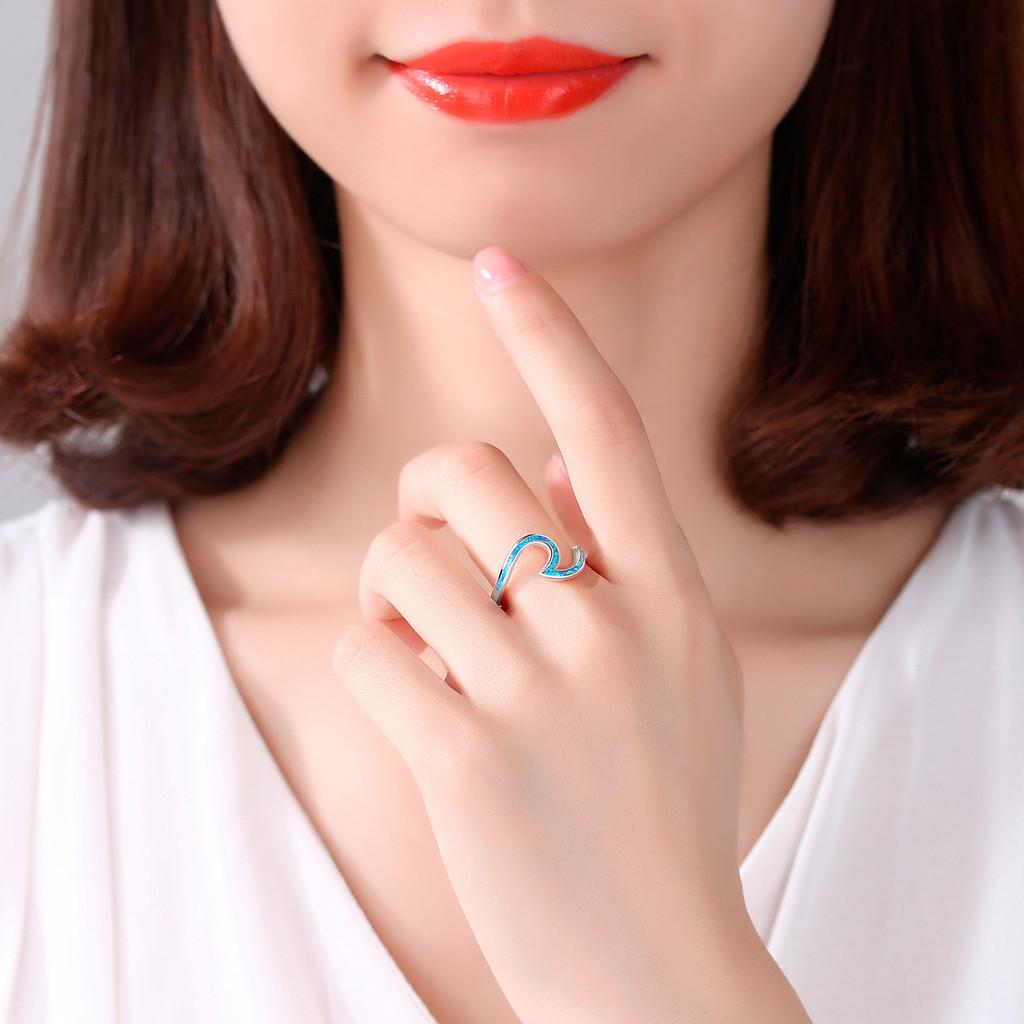 Premium Quality Wavy Ring With Trendy Geometric Design In White And Green Colors