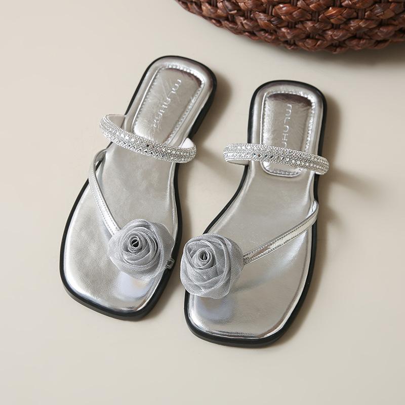 

Flat-bottomed small cool slippers women s new outer wear fashionable summer beautiful skirt seaside beach sandals 35 серебряный