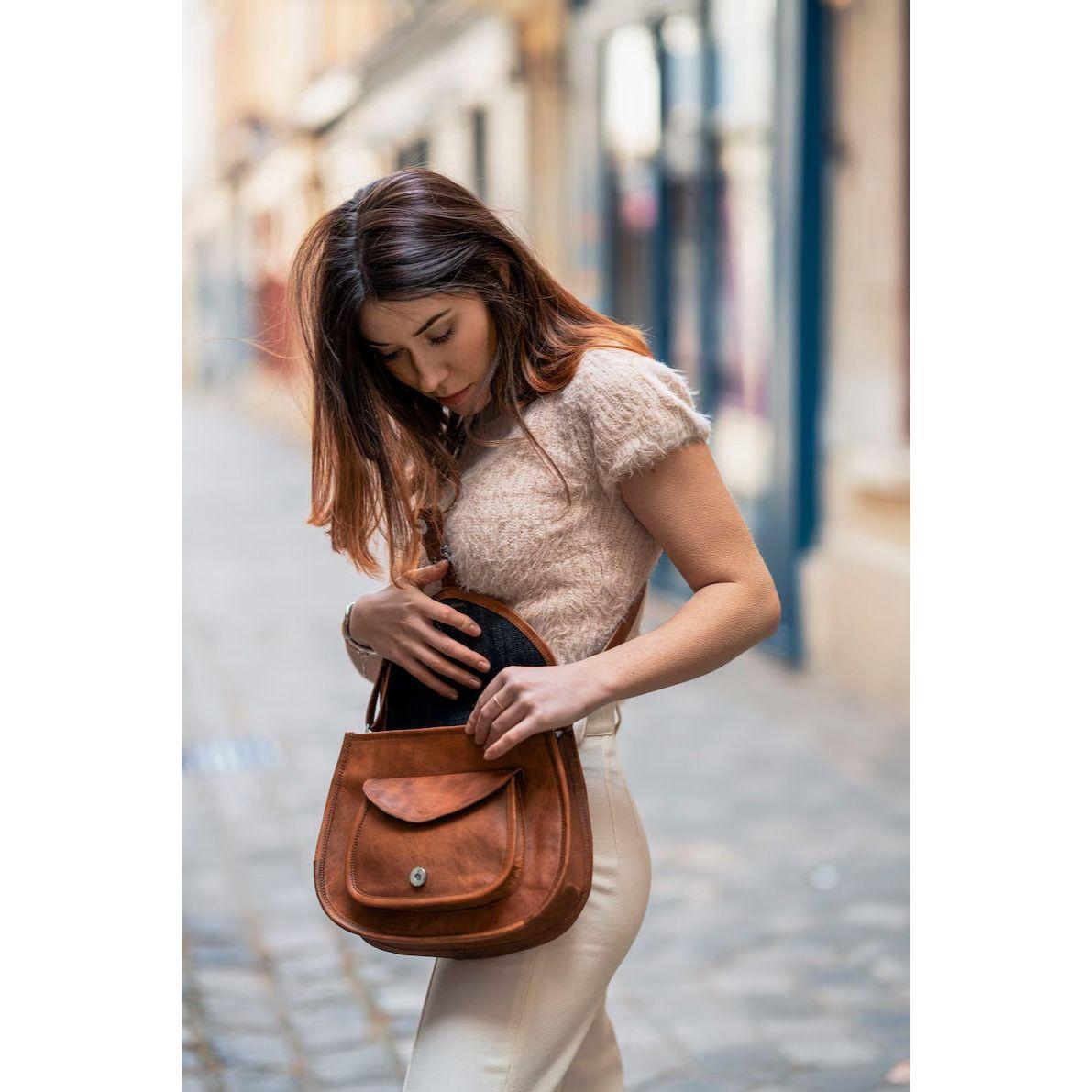 Женская сумка через плечо из натуральной кожи — фото 3