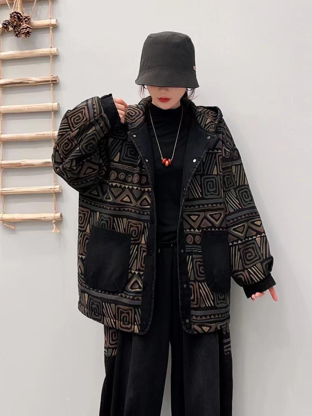 

2025 autumn new retro floral printing outer with long sleeves splicing large pockets loose and thin large size women s coat Average size