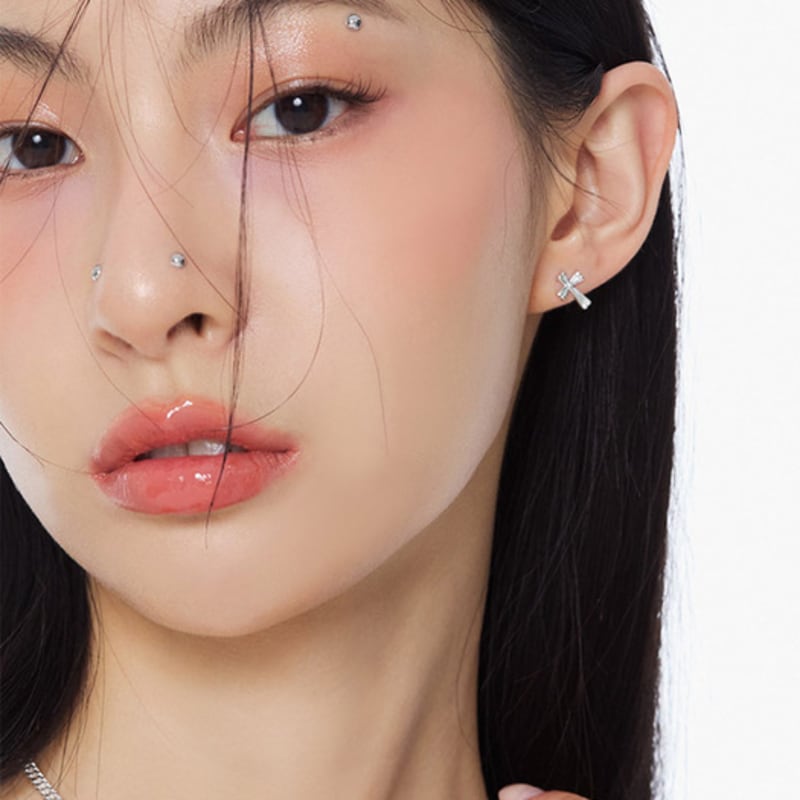 

NIMBUS SHINE CROSS STUD EARRINGS (S) Silver