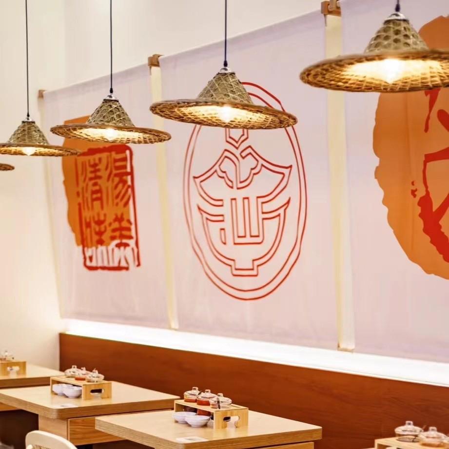 Retro Chinese Bamboo Pendant Light: Nostalgic Straw Hat Design for Hot Pot and Local Cuisine Restaurants