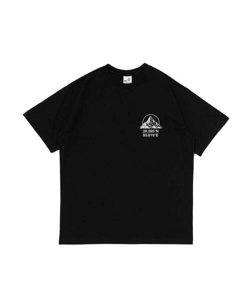Wogseuaenko Anna Mountain Oversized Short Sleeve T-Shirt (Black)