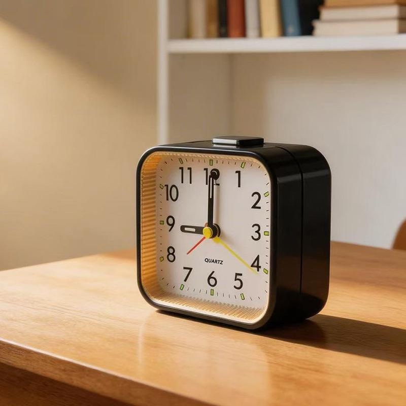 Despertadores Analógicos Silenciosos Pequeño Reloj Analógico de Cuarzo Silencioso Sin Tictac con Luz Snooze para Personas con Sueño Profundo Oficina Dormitorio