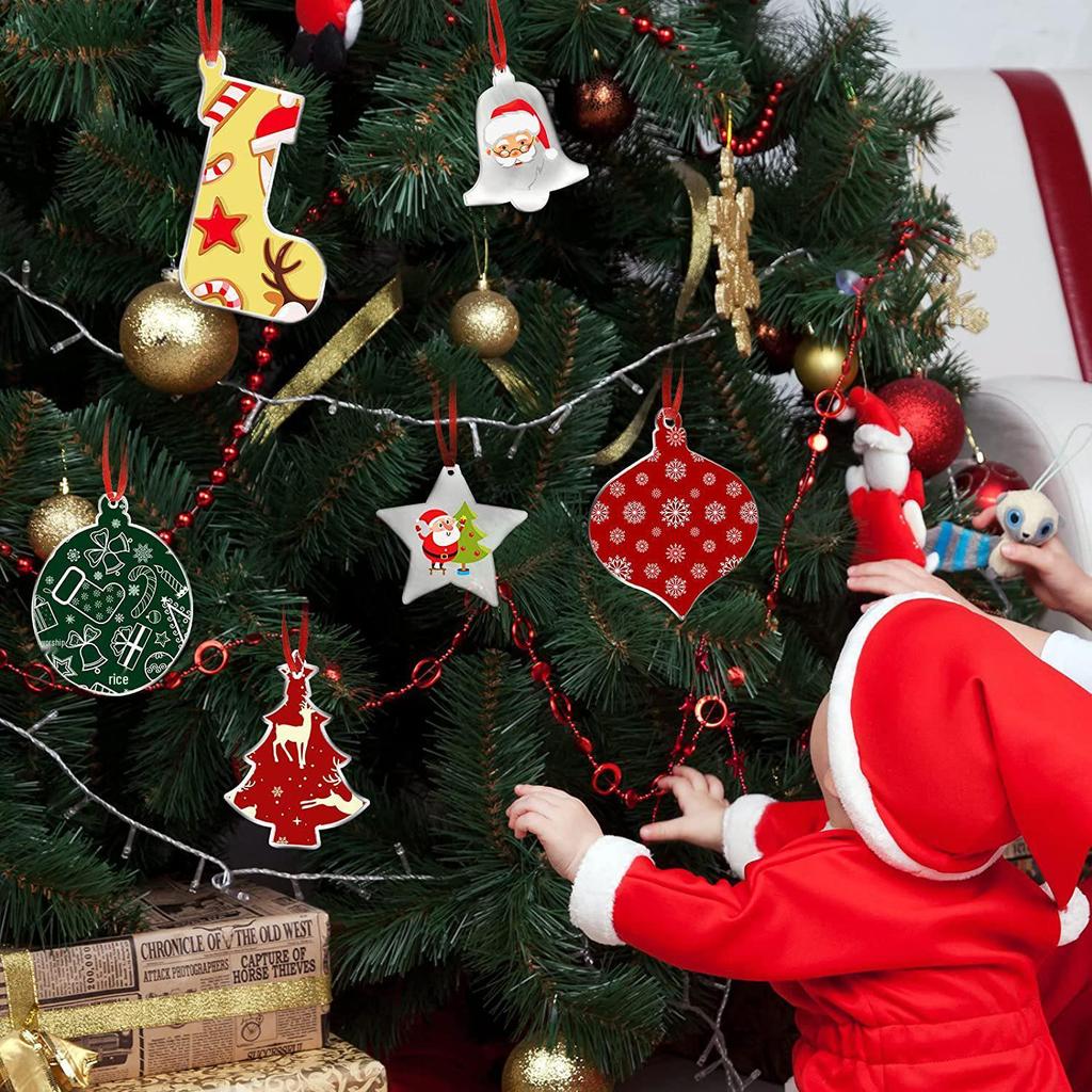 Klare Acryl DIY Weihnachtskugeln mit rotem Band zum Aufhängen am Baum