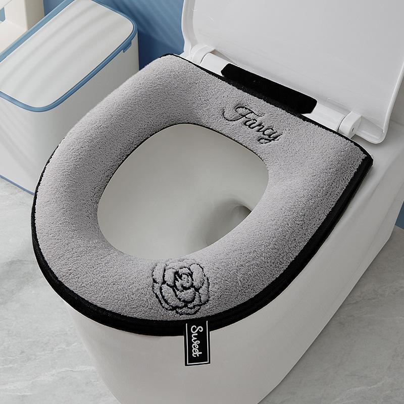 Bequemer Toilettensitz für alle Jahreszeiten - dicke und warme Winter-Sitzauflage, tragbares und abnehmbares Design, weiches Material